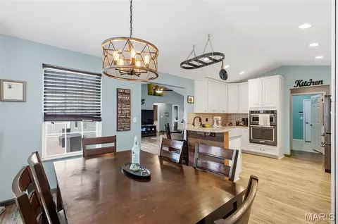 Kitchen - 400 Mockingbird Ln, Waterloo, IL 62298 photo 3 of 6