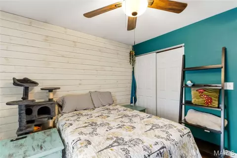 Bedroom - 400 Mockingbird Ln, Waterloo, IL 62298 photo 4 of 8