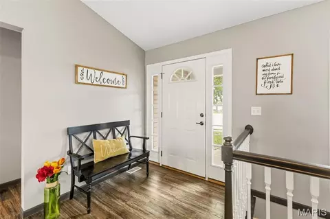 Entry Way - 400 Mockingbird Ln, Waterloo, IL 62298 photo 1 of 2