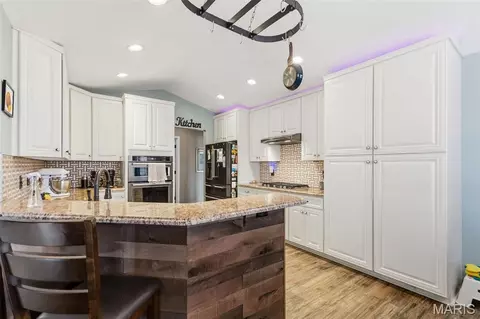 Kitchen - 400 Mockingbird Ln, Waterloo, IL 62298 photo 1 of 6