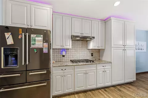 Kitchen - 400 Mockingbird Ln, Waterloo, IL 62298 photo 6 of 6