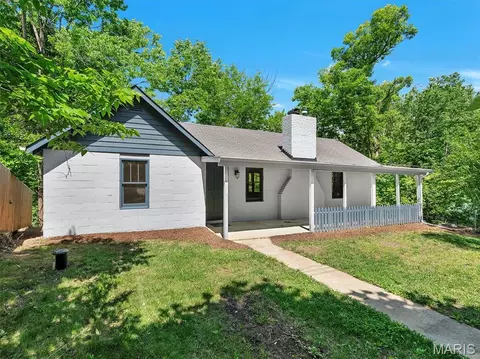 1811 Opeechee Beach Rd, Pacific, MO 63069