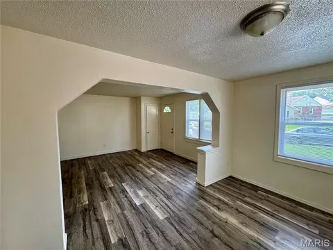 4533 Stivers St, Normandy, MO 63121 photo 2