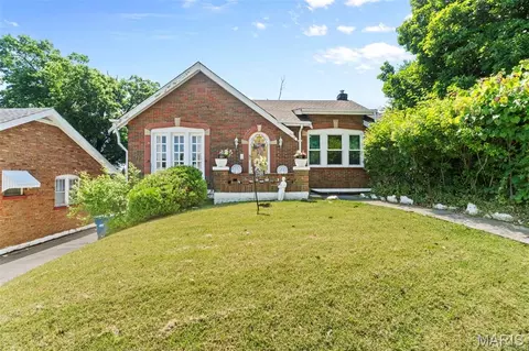 3738 Lawler Dr, Saint Louis, MO 63121