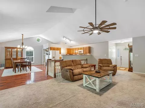 Living - 115 Apache Dr, Pacific, MO 63069 photo 1 of 3