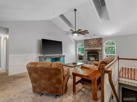 Living - 115 Apache Dr, Pacific, MO 63069 photo 2 of 3