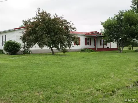 7080 Bee Branch Rd, Iuka, IL 62849
