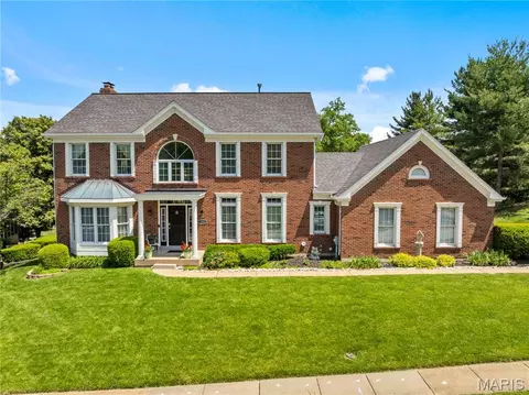 2320 Wellington Estates Dr, Chesterfield, MO 63017