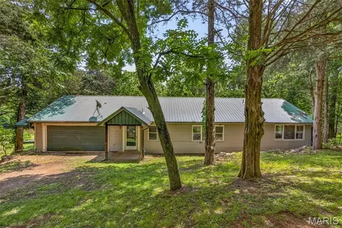 554 Point Rd, Farmington, MO 63640