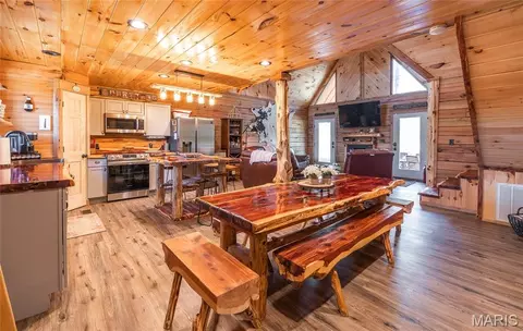 Dining - 498 Cunningham Rd, Cuba, MO 65453 photo 1 of 1