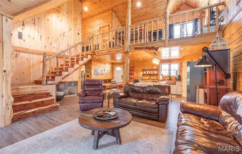 Living - 498 Cunningham Rd, Cuba, MO 65453 photo 2 of 4