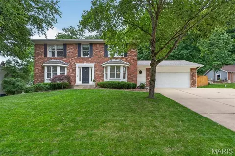 14852 Greenleaf Valley Dr, Chesterfield, MO 63017