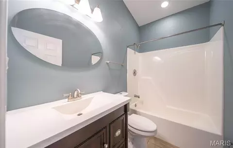 Bath - 1643 Sequoya Ih Rd, Cuba, MO 65453 photo 2 of 3