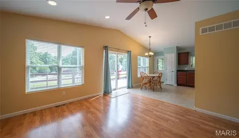 Living - 1643 Sequoya Ih Rd, Cuba, MO 65453 photo 3 of 4