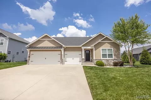 656 Fairway Wood Dr, O'fallon, IL 62269