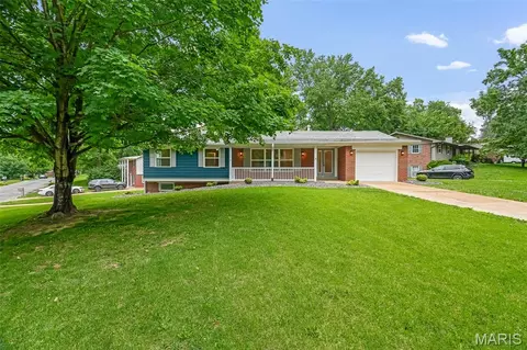 37 Berkshire Dr, Belleville, IL 62223