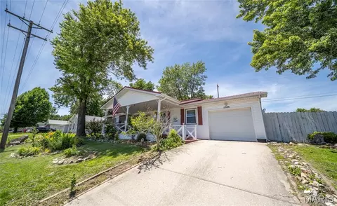 1525 Mccutchen Rd, Rolla, MO 65401