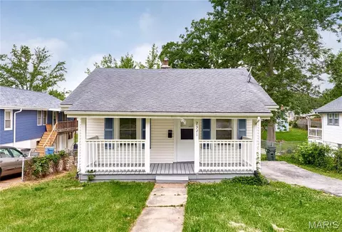 2321 Dawes Pl, Saint Louis, MO 63114
