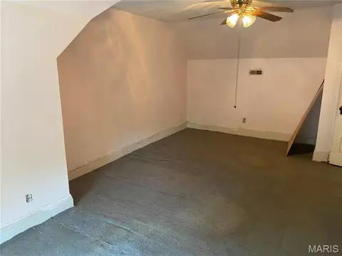 Bedroom - 310 Olive St, Hannibal, MO 63401 photo 6 of 6