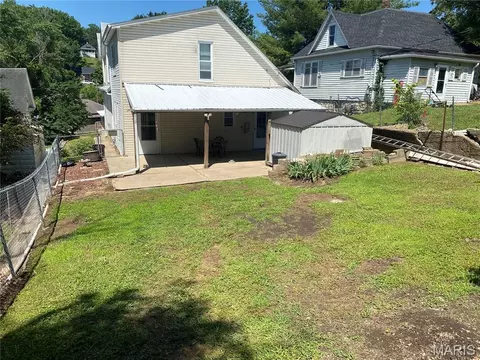 Exterior - 310 Olive St, Hannibal, MO 63401 photo 4 of 4