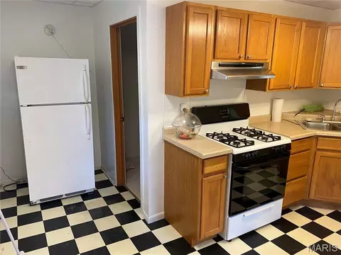Kitchen - 310 Olive St, Hannibal, MO 63401 photo 2 of 2