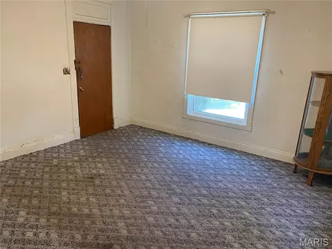 Living - 310 Olive St, Hannibal, MO 63401 photo 2 of 3