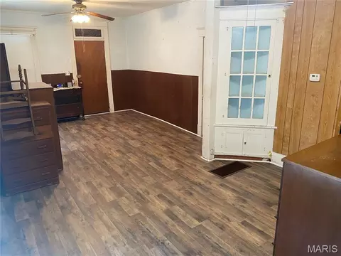 Living - 310 Olive St, Hannibal, MO 63401 photo 1 of 3