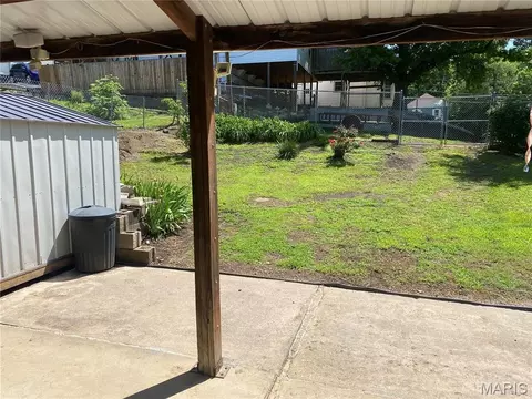 Exterior - 310 Olive St, Hannibal, MO 63401 photo 3 of 4