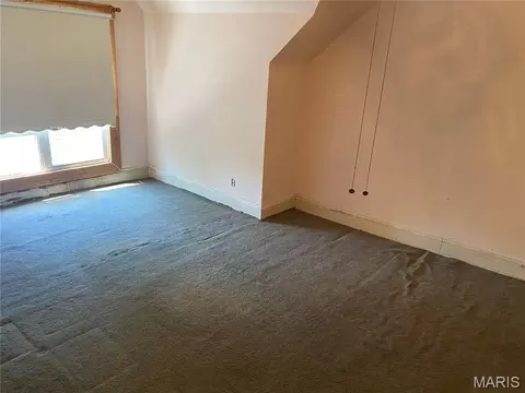 Bedroom - 310 Olive St, Hannibal, MO 63401 photo 5 of 6
