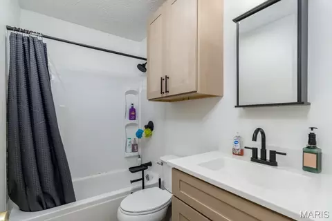 Bath - 15895 Hallmark Ln, Saint Robert, MO 65584 photo 3 of 3