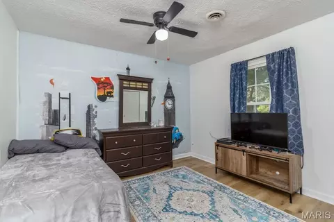 Bedroom - 15895 Hallmark Ln, Saint Robert, MO 65584 photo 7 of 8