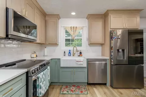 Kitchen - 15895 Hallmark Ln, Saint Robert, MO 65584 photo 3 of 4