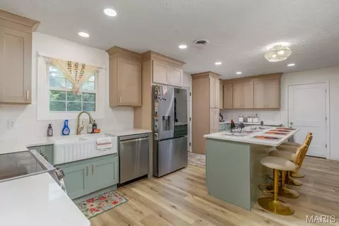 Kitchen - 15895 Hallmark Ln, Saint Robert, MO 65584 photo 4 of 4