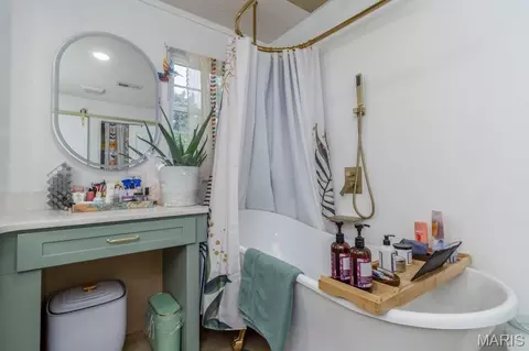 Bath - 15895 Hallmark Ln, Saint Robert, MO 65584 photo 2 of 3