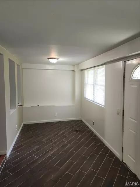 8972 Edna St, Saint Louis, MO 63147