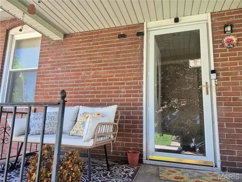 24 S 38th St, Belleville, IL 62226
