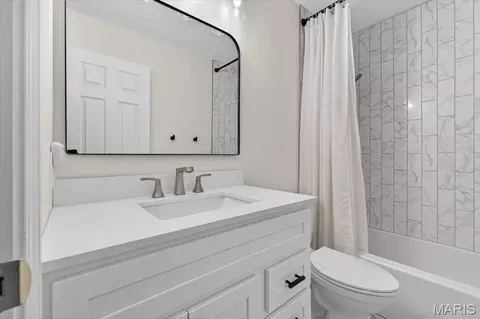 Bath - 1428 Cedar Bluff Dr, Ballwin, MO 63021 photo 3 of 3