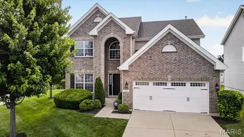 332 Pecan Bluffs Dr, Wentzville, MO 63385