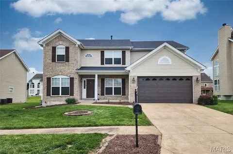 1222 Hermans Lake Dr, Florissant, MO 63034