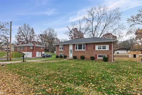 112 Ivo Dr, Swansea, IL 62226