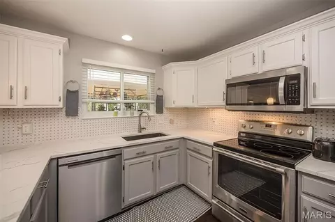Kitchen - 16 Tomahawk Ct, O'fallon, MO 63366 photo 2 of 3