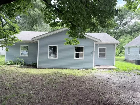 945 Howell Ave, Cahokia, IL 62206
