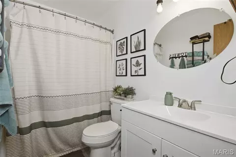Bath - 2622 Camelot Ct, Rolla, MO 65401 photo 2 of 2