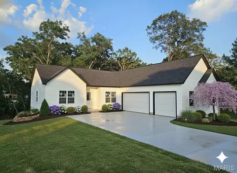 10428 Village Dr, Foristell, MO 63348