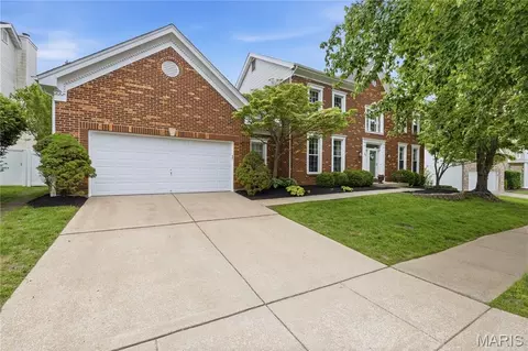 249 Woodcliffe Place Dr, Chesterfield, MO 63005