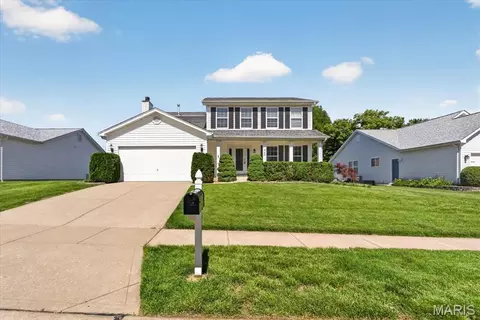 3798 Cambridge Crossing Dr, Saint Charles, MO 63304