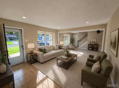 Living - 902 Jacobs Ln, O'fallon, MO 63366 photo 1 of 4