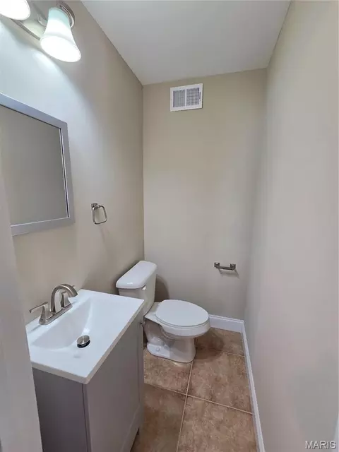 Bath - 902 Jacobs Ln, O'fallon, MO 63366 photo 1 of 3