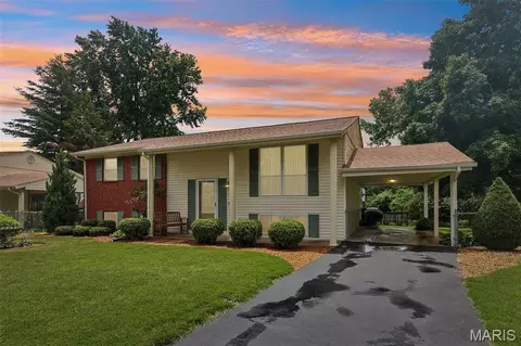 11906 Flushing Dr, Maryland Heights, MO 63043