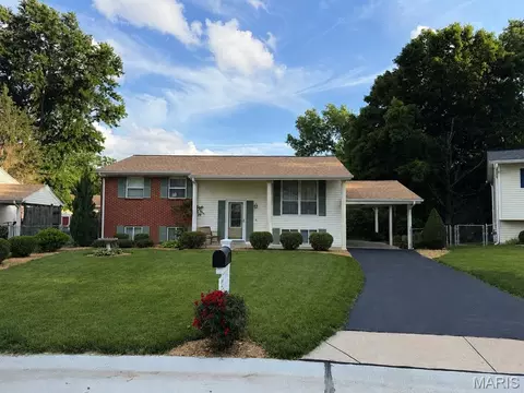 11906 Flushing Dr, Maryland Heights, MO 63043